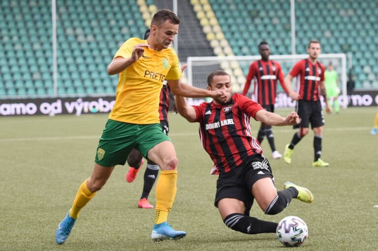 Žilina oddialila majstrovské oslavy Slovana, ukázalo sa, že futbal bez fanúšikov nemá zmysel