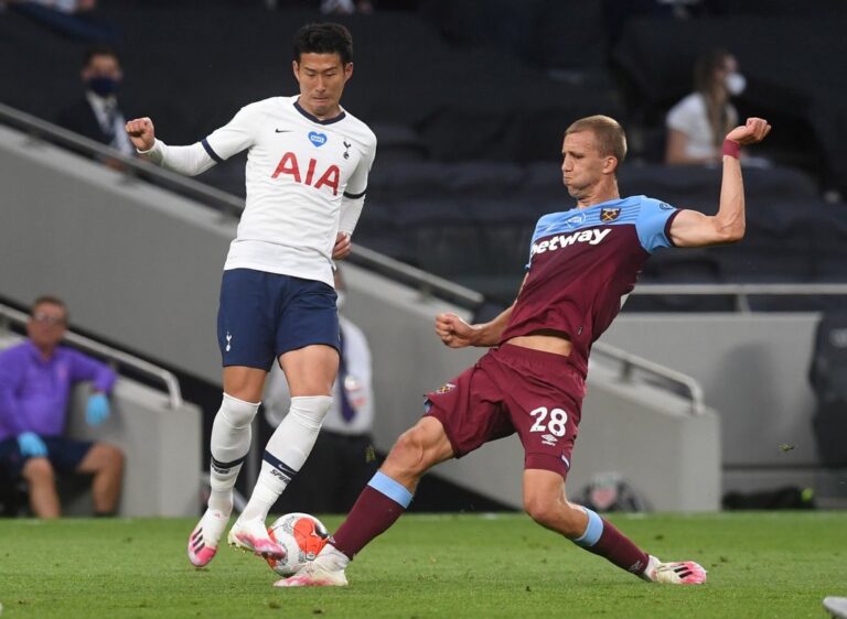 Souček si dal vlastní gól, jeho West Ham bojuje o záchranu