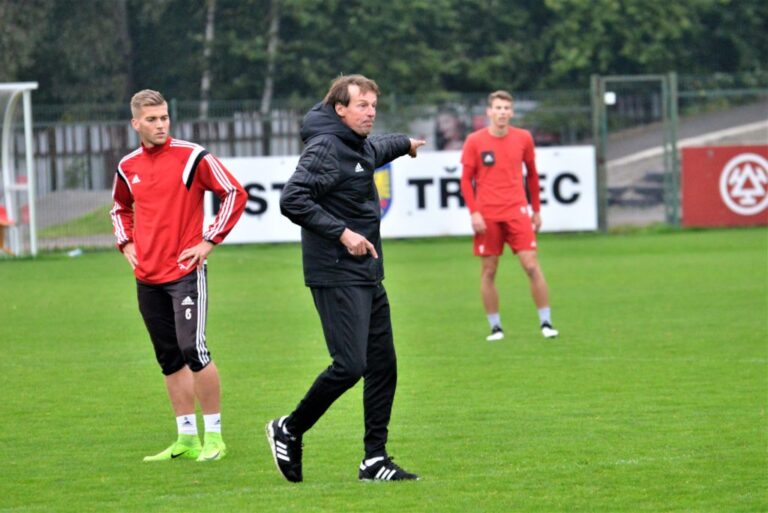 Léčba Strakou zabírá a Třinec uniká ze sestupových příček