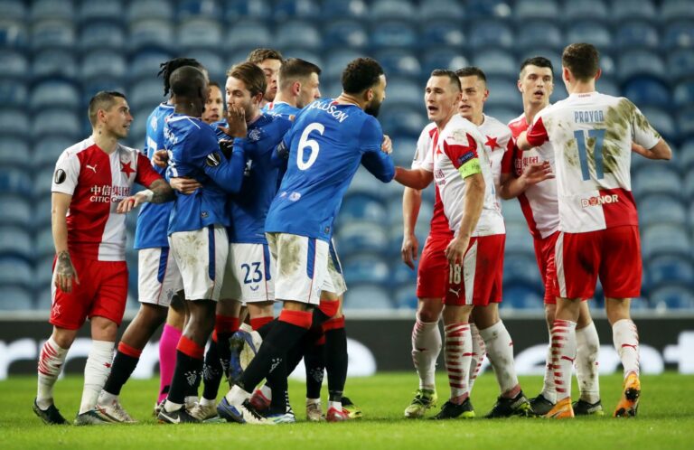 KOMENTÁŘ: Za neslušné měli být jen hráči Rangers. Teď trpí i Slavia