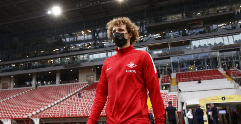 Král se dočkal. Moskvu na poslední chvíli vymění za Londýn