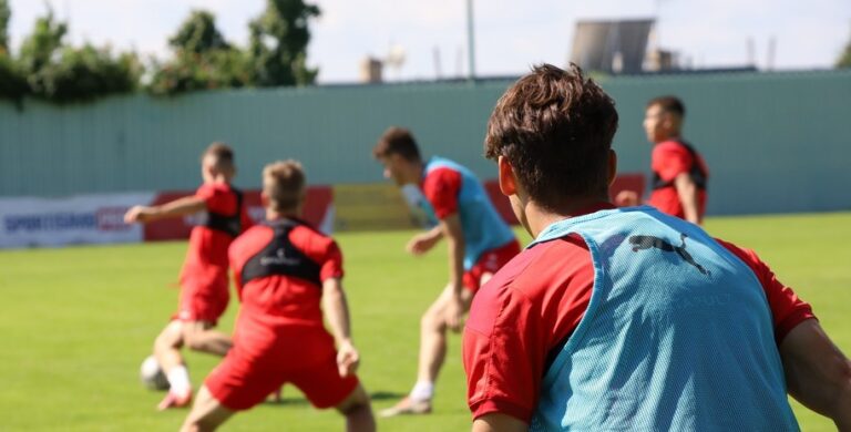 Poslední posila Slavie. Na testech uspěl nadějný řecký záložník