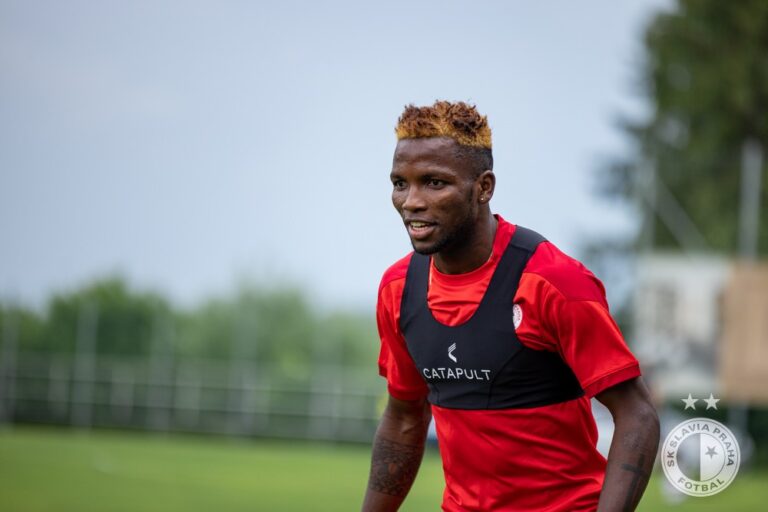 V Plzni nechtěný, ve Slavii v základní sestavě