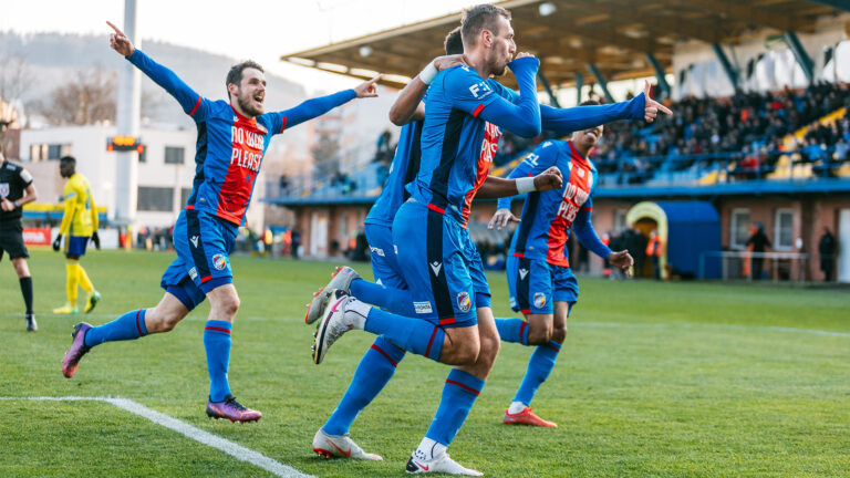 „Důležitý jsou body, na všechno ostatní se vy*er!“ – Probrání se Plzeň k titulu?