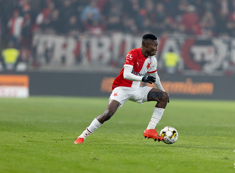 Usorův odchod dalším náznakem přechodu na tříobráncový systém