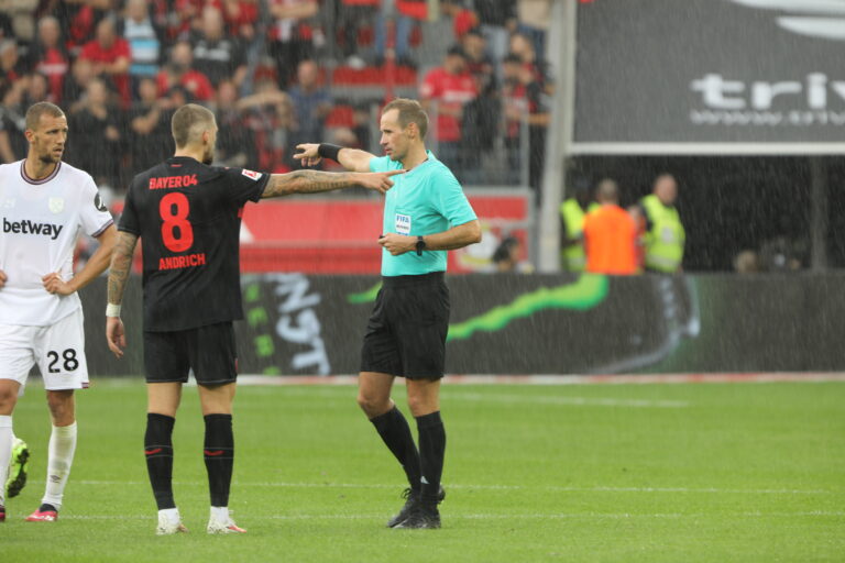 Zkušený rozhodčí dokáže odřídit zápas přesně tak, jak chce. Bez povšimnutí