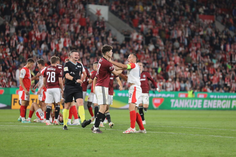 Glosa: Z oslavy fotbalu se stala odporná záležitost