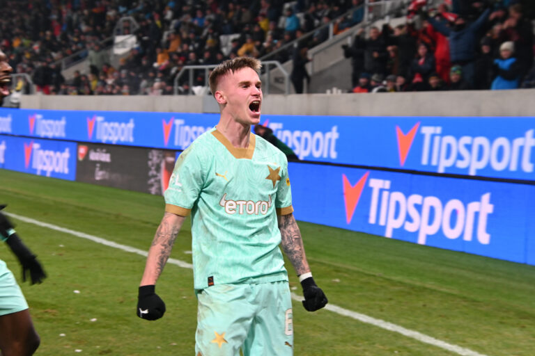 Náhradník Zadražil trápil Slavii. Šťastně rozhodl Wallem