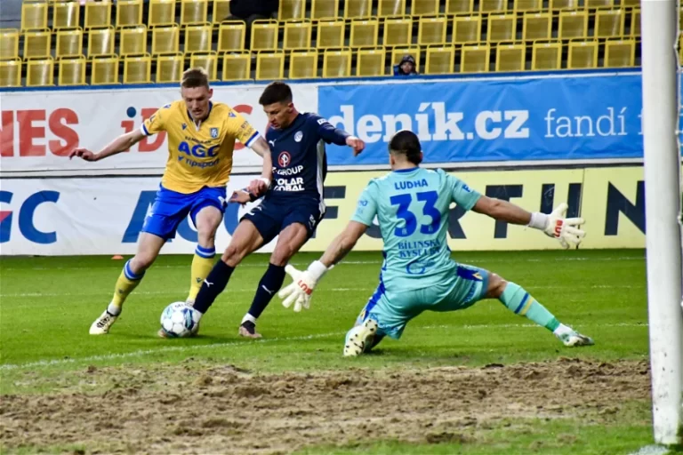 Slovácko veze z Teplic remízu. V hlavních rolích Fila a Heča