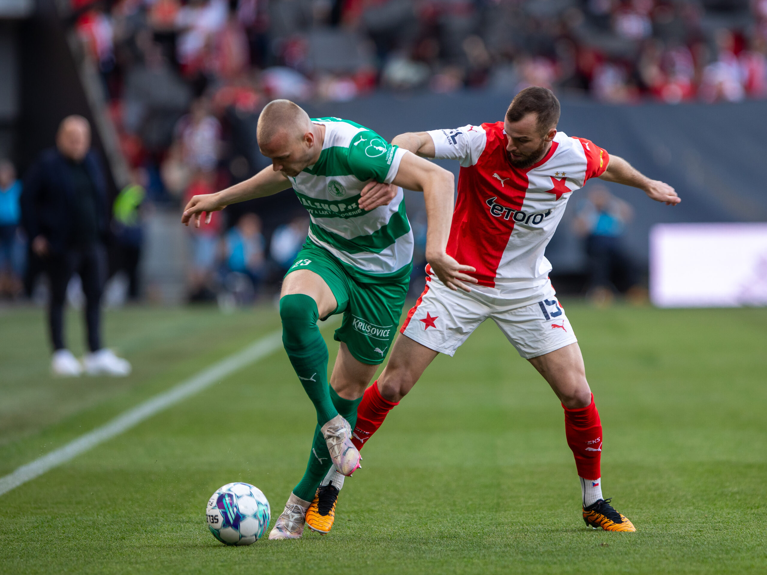 Vršovické derby opět pro sešívané. Slavie je v čele ligy.