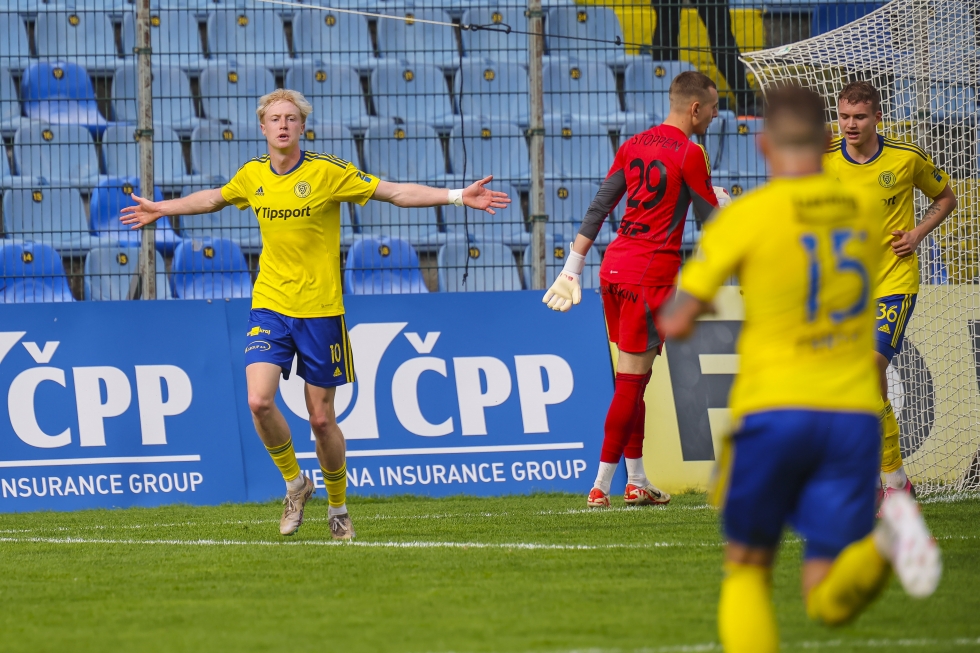 Zlín si poradil se Sigmou Olomouc. Zápas dirigoval mladý Slončík