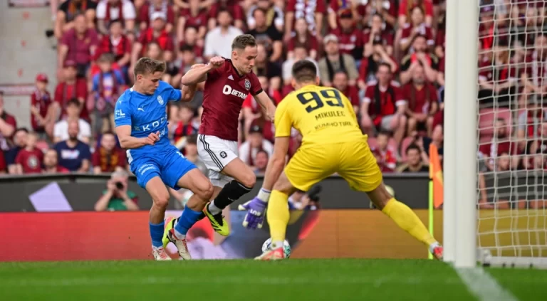Sparta pohřbívá své šance na titul. Proti Boleslavi opět s červenou kartou