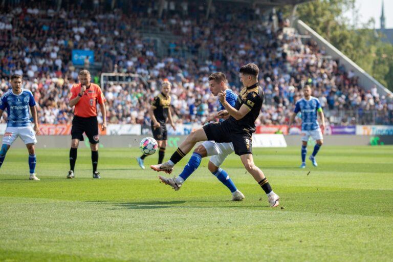 Dvougóloví střelci na obou stranách zařídili remízu rivalů