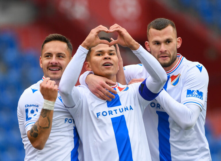 Ostravský sen o TOP 3 pokračuje. Baník deklasoval Duklu 6:0