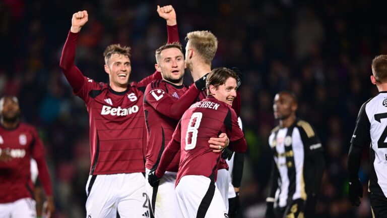 Sparta přetlačila České Budějovice. Měl platit odvolaný gól a dostal Uchenna správně červenou?