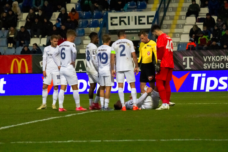 Sudí v hledáčku: Další kolo, další hrubá chyba rozhodčích. Tentokrát ostře zařízli Liberec. Jak moc velký význam má potom VAR?