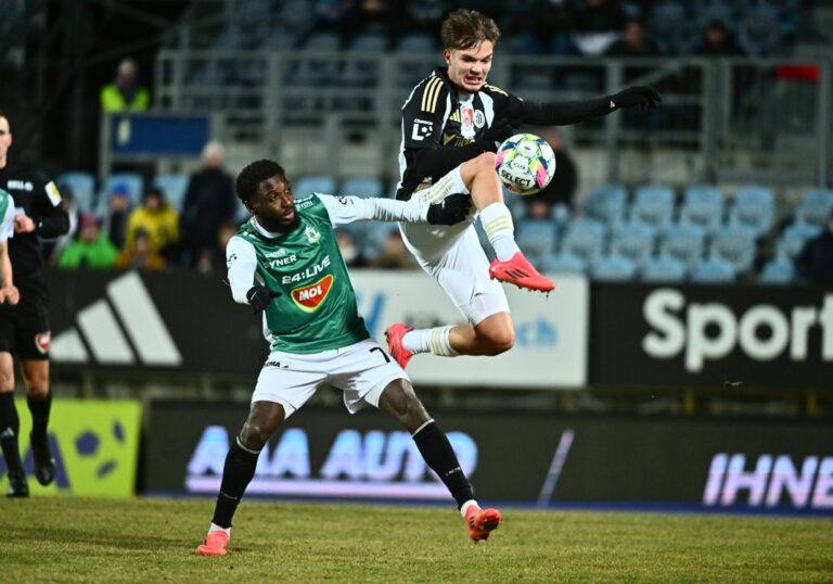 Dynamo hrálo celý poločas v devíti! Přesto dokázalo zápas zdramatizovat