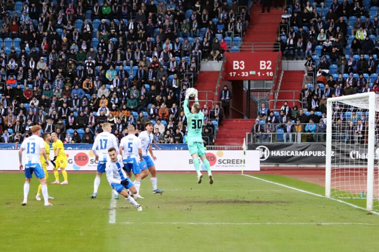 Rozhovor s Dominikem Holcem: Jdeme zápas od zápasu, chceme se dostat co nejvýše!