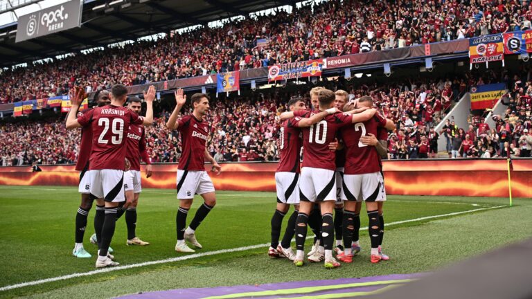 Sparta s další improvizací uspěla. Zápasem s Boleslaví si udržela naději na druhé místo.