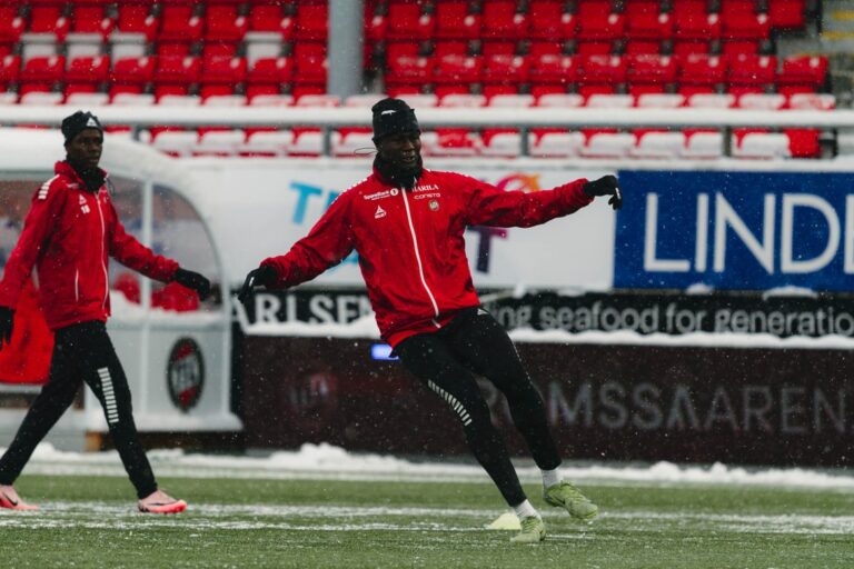 Přestupová ofenziva: Slavia útočí na Norsko, Baník míří do Polska