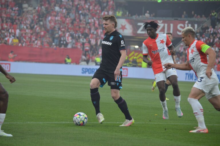 Fotbalové starosti: Pardubice bez sponzora, Plzeň bez Šulce? 