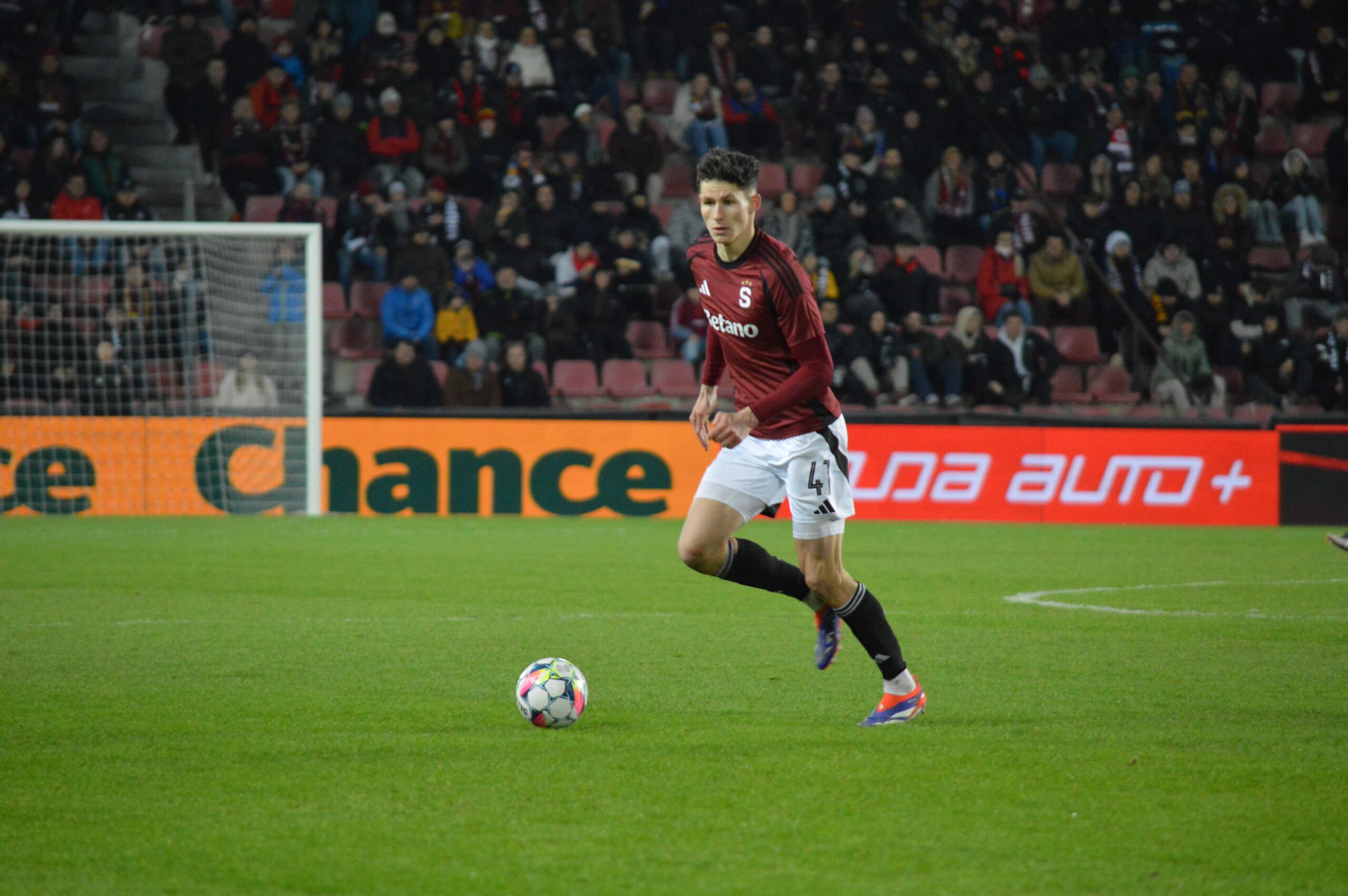 Ryzí Sparťan Martin Vitík opustil Letnou. Podobných fotbalistů na našich trávnících moc neběhá