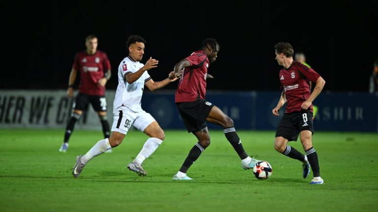 Sparta předvedla v Arménii fotbal na úrovni Konferenční ligy. Postup si však pohlídala