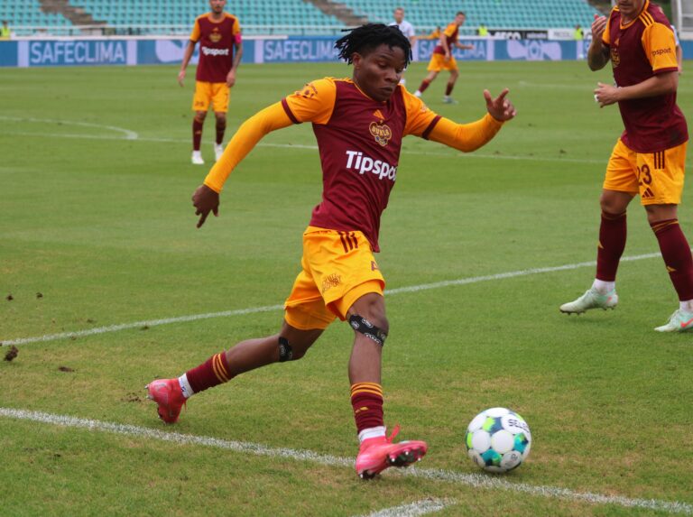 Dukla získala bod za remízu s Hradcem. Podaří se jí udržet Isifeho, který předvádí skvělé výkony?