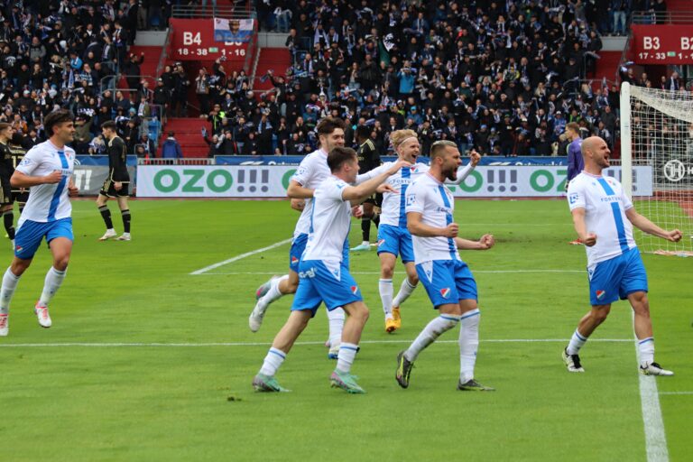 České kluby zavírají dveře domácím přestupům. Raději prodáme do zahraničí
