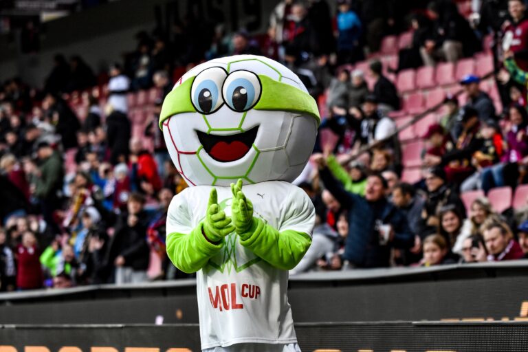 První kolo MOL Cupu přineslo několik překvapení. S divizními soupeři vypadl Žižkov, Vlašim, Příbram i Opava