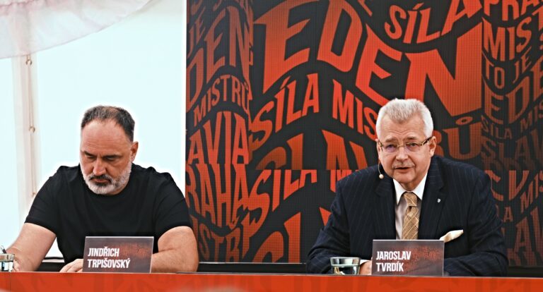Bitva mezi deníkem Sport a některými fotbalovými kluby pokračuje. Jaké má následky a jaké by mohla mít řešení?