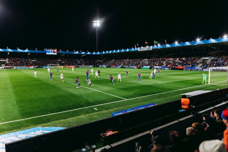 Martin Hyský se radoval i v domácí premiéře. Viktoria šplhá nazpět k vrcholu