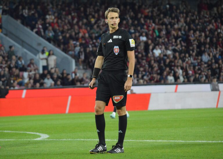 Sudí v hledáčku: Nekonzistence i zvláštní používání VARu v zápasech 12. kola Chance Ligy