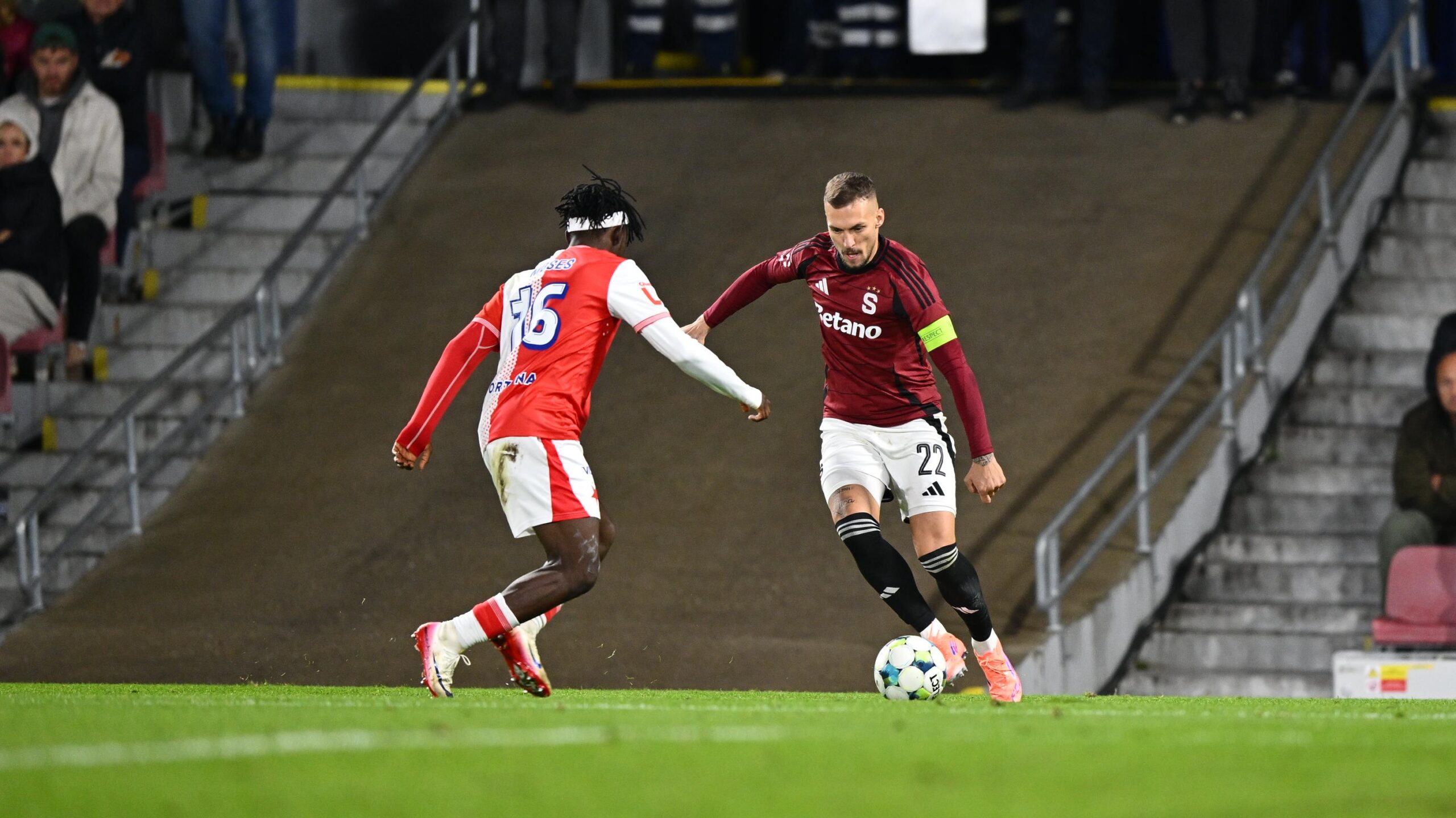 Derby vítěze nepoznalo. Sparta slabou Slavii nedorazila