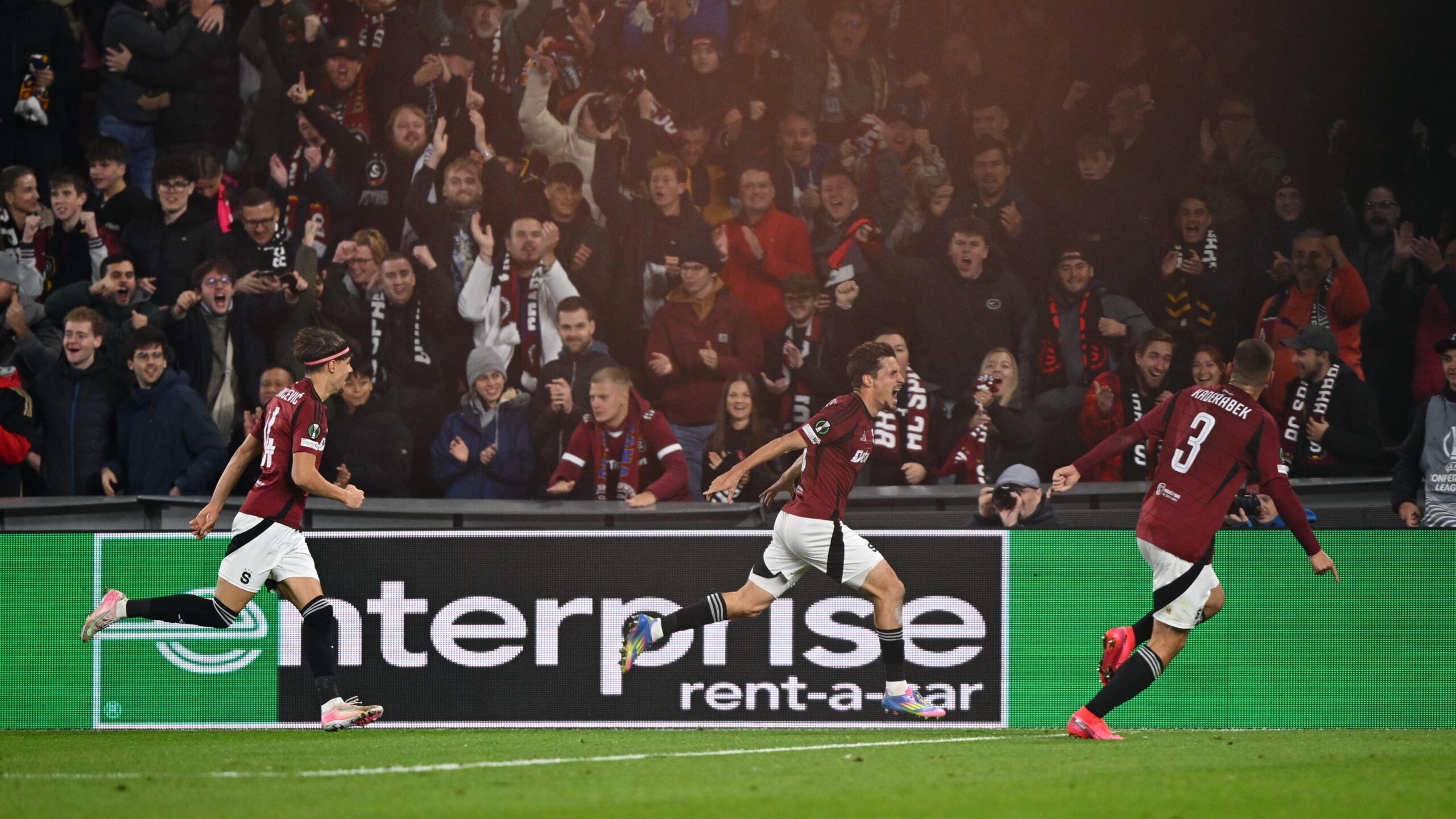 Sparta potvrdila roli favorita. Konferenční ligu odstartovala dominancí nad Shamrockem