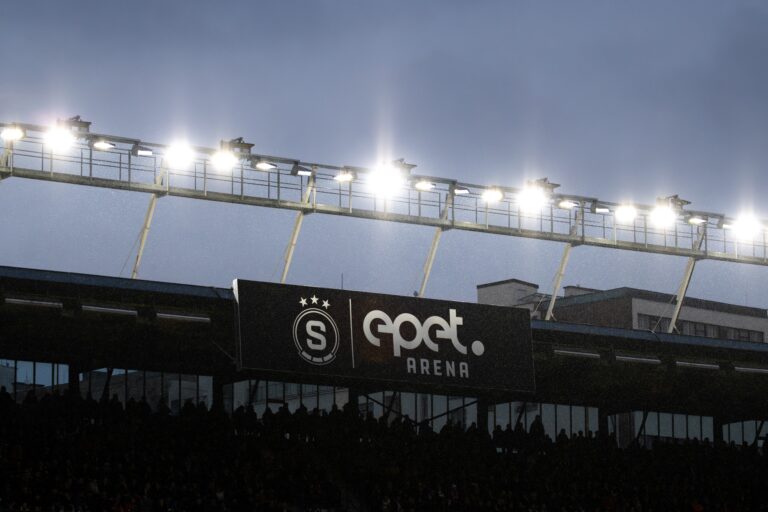 Majitel hokejové Sparty porazil majitele fotbalové Sparty