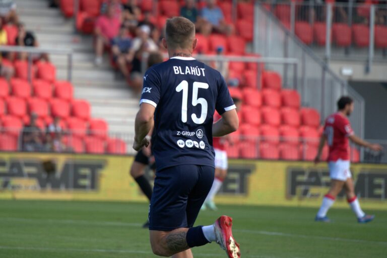 Liga v pohybu: Posily, exodus a vízové problémy v Dynamu!