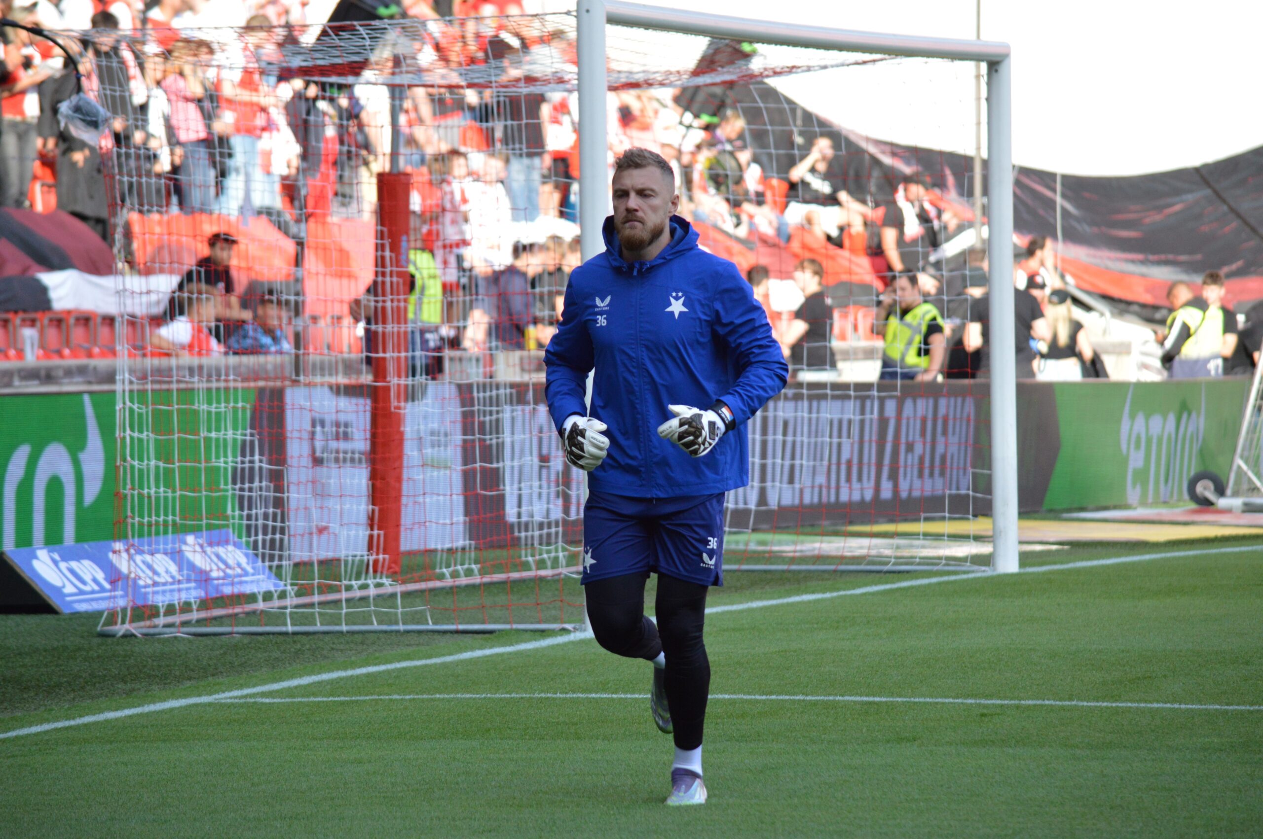 Slavia v Lize mistrů opět nevyhrála. Jindřich Staněk jí zachránil alespoň bod