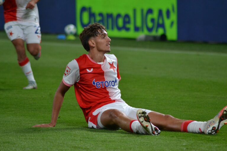Slavia porazila Baník díky gólům „smolařů“. Jeden zažil strašidelný zápas, druhý byl dlouho bez formy