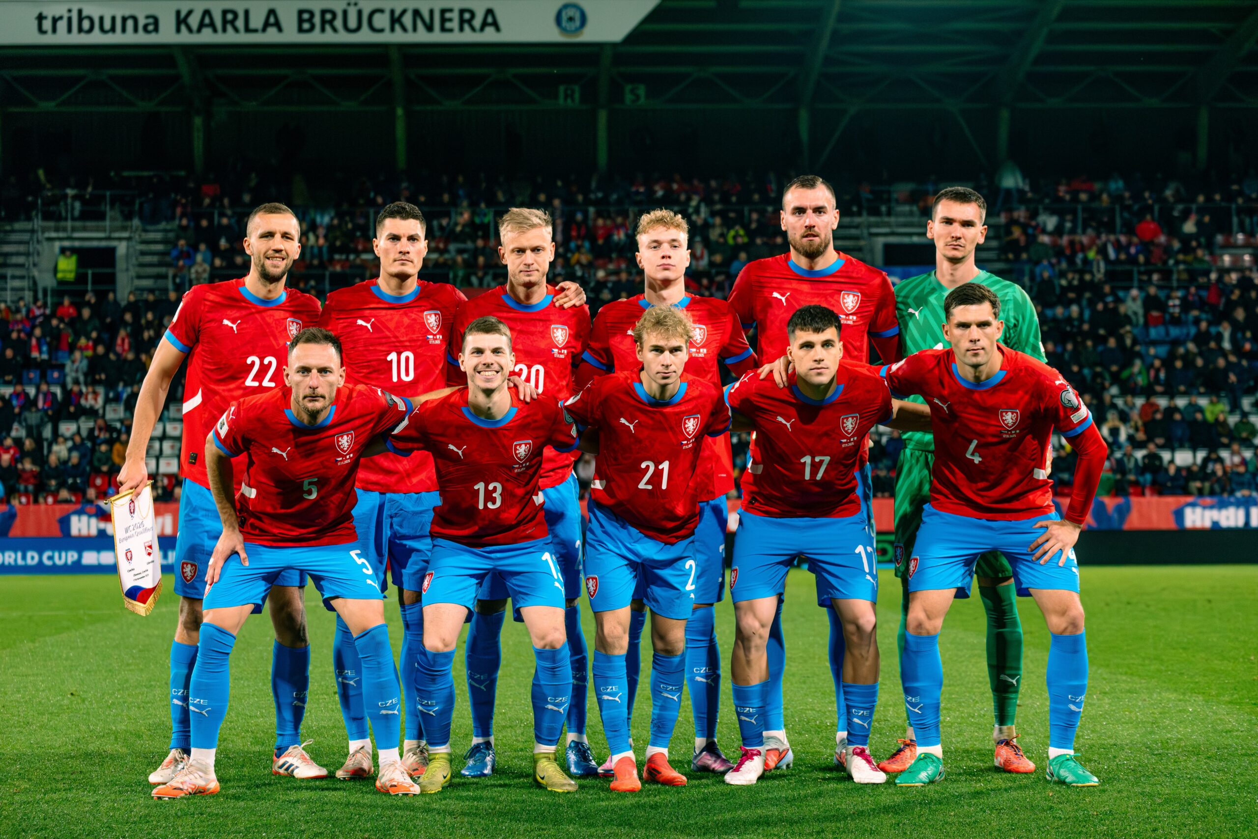 Přišel čas na odvážný krok s angažováním trenéra repre? Jednoho s kvalitní školou přitom máme na dosah