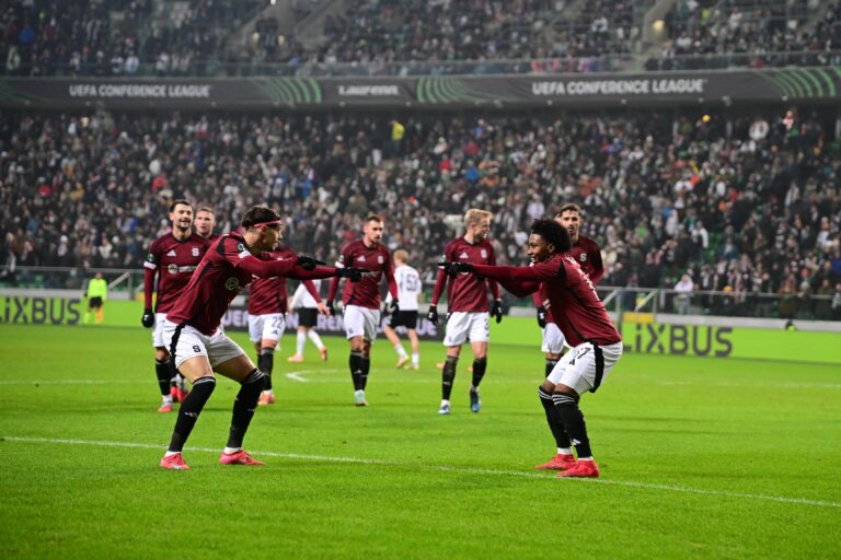 Trápící se Sparta proti trápící se Legii. Fotbal k vidění nebyl, přesto si letenští připsali důležité tři body.