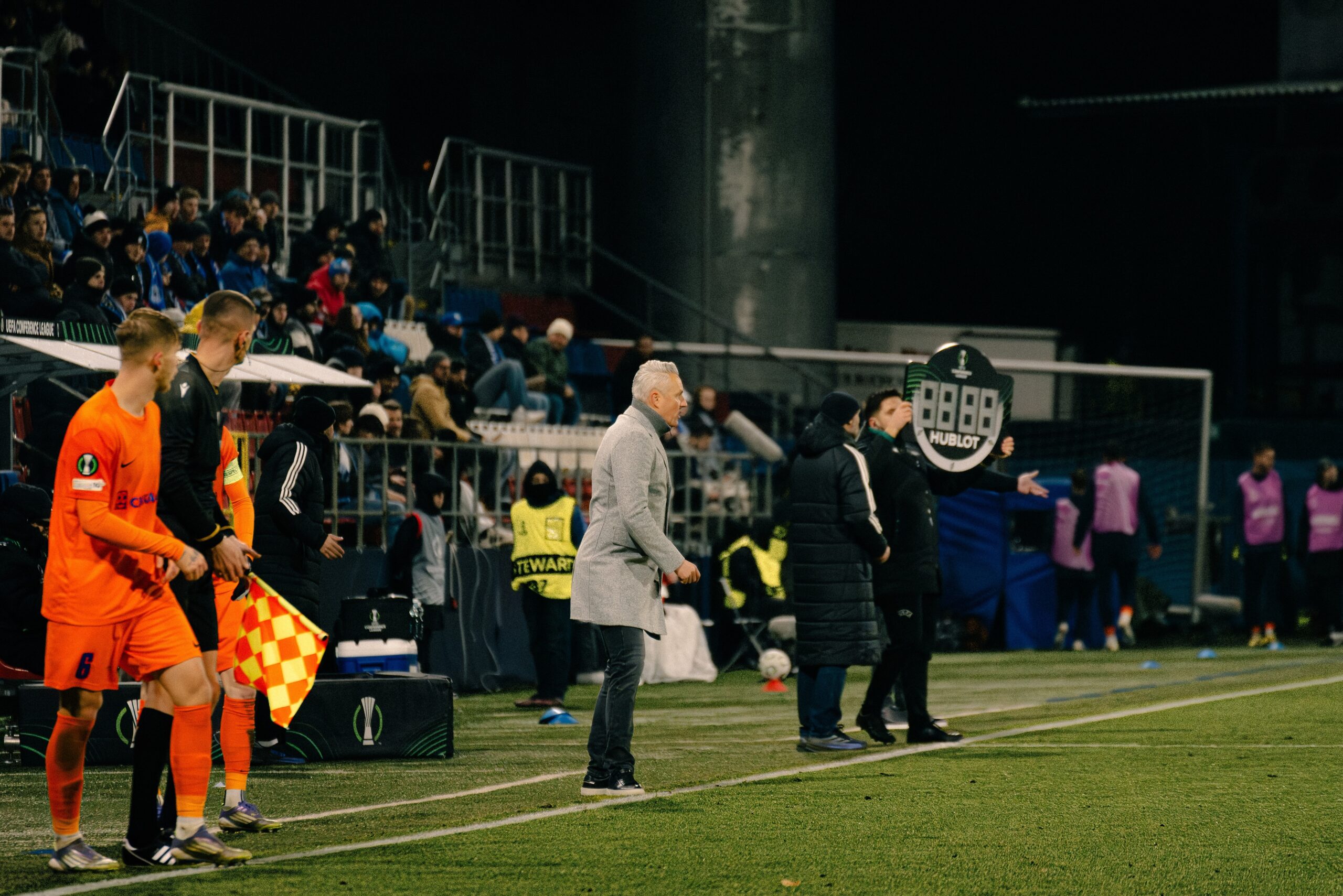 Kdo přežije zimu? Tři trenéři na hraně propasti a tři, kteří mohou spát klidně