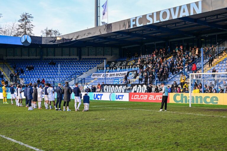 Slovan si nahněval fanoušky. Proti Hradci podal bezkrevný výkon 