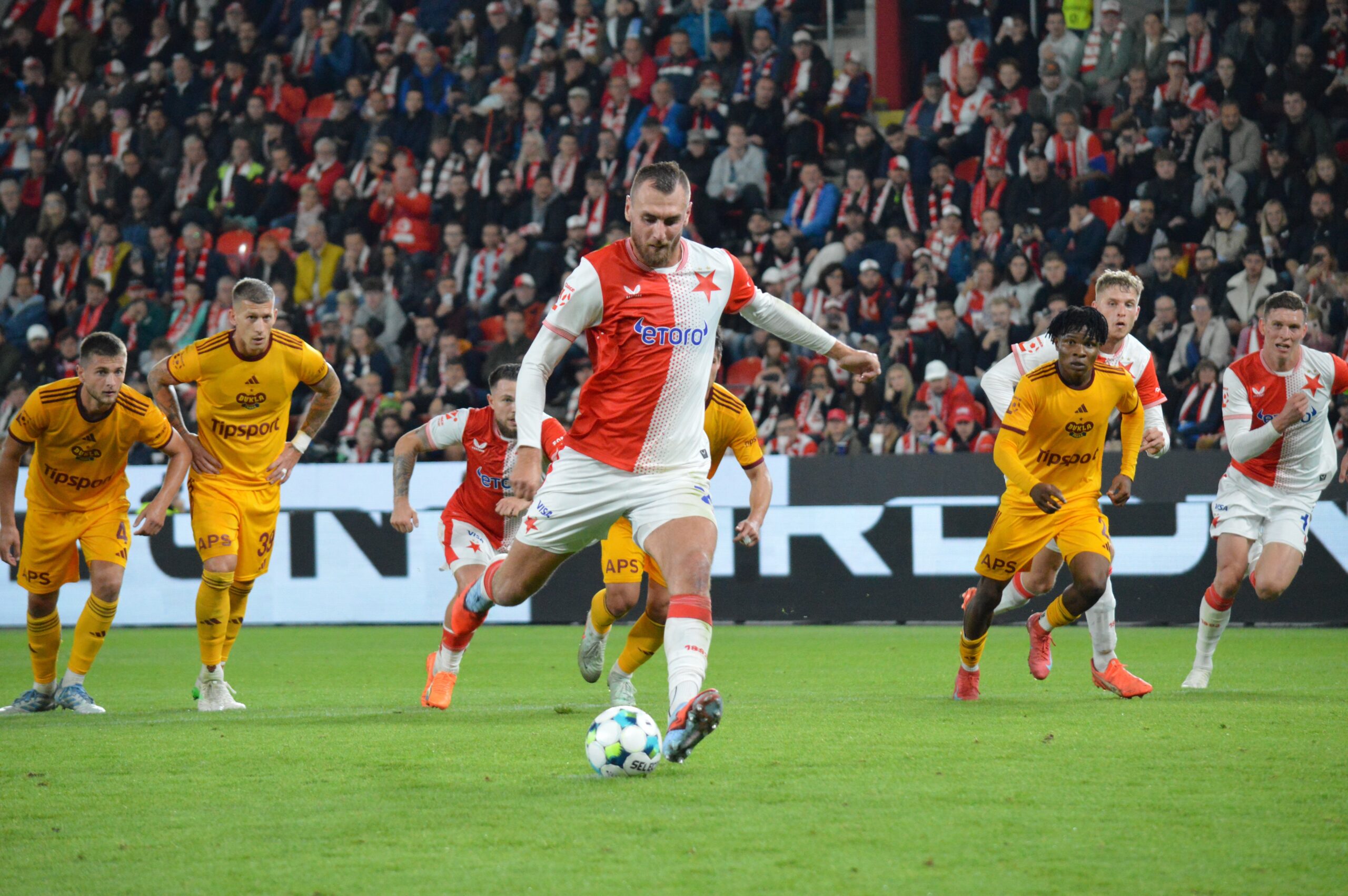 PREVIEW Dukla vs Slavia: Souboj extrémů. Poslední celek vyzývá neporaženého lídra