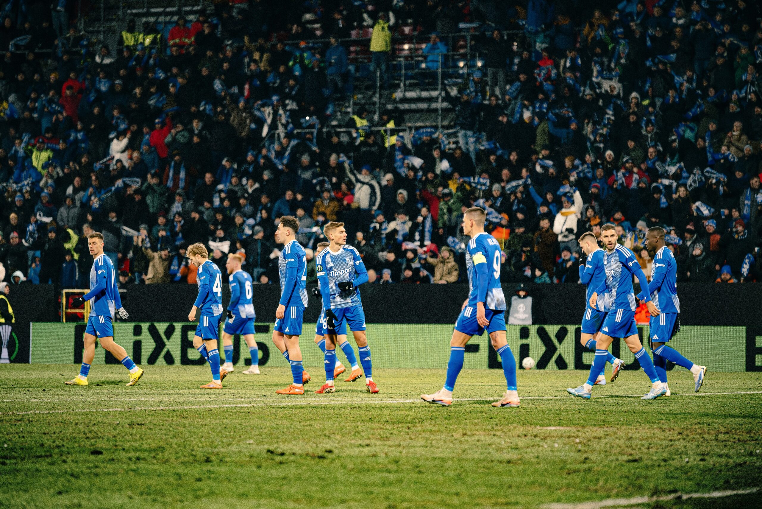 Ani stovky miliónů nemusejí na výhry stačit. Dva kluby v Česku jsou toho jasným příkladem