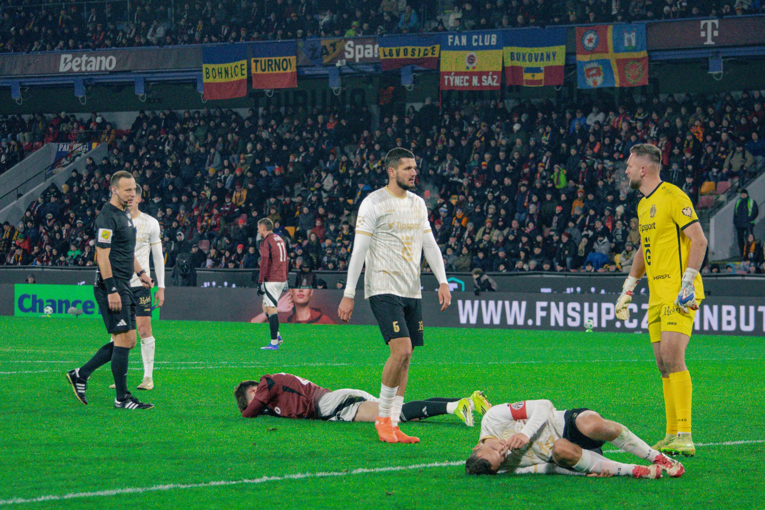 Česká liga roste, ale fotbal tomu někdy neodpovídá. Popírá všechno, co se učí už v mládeži