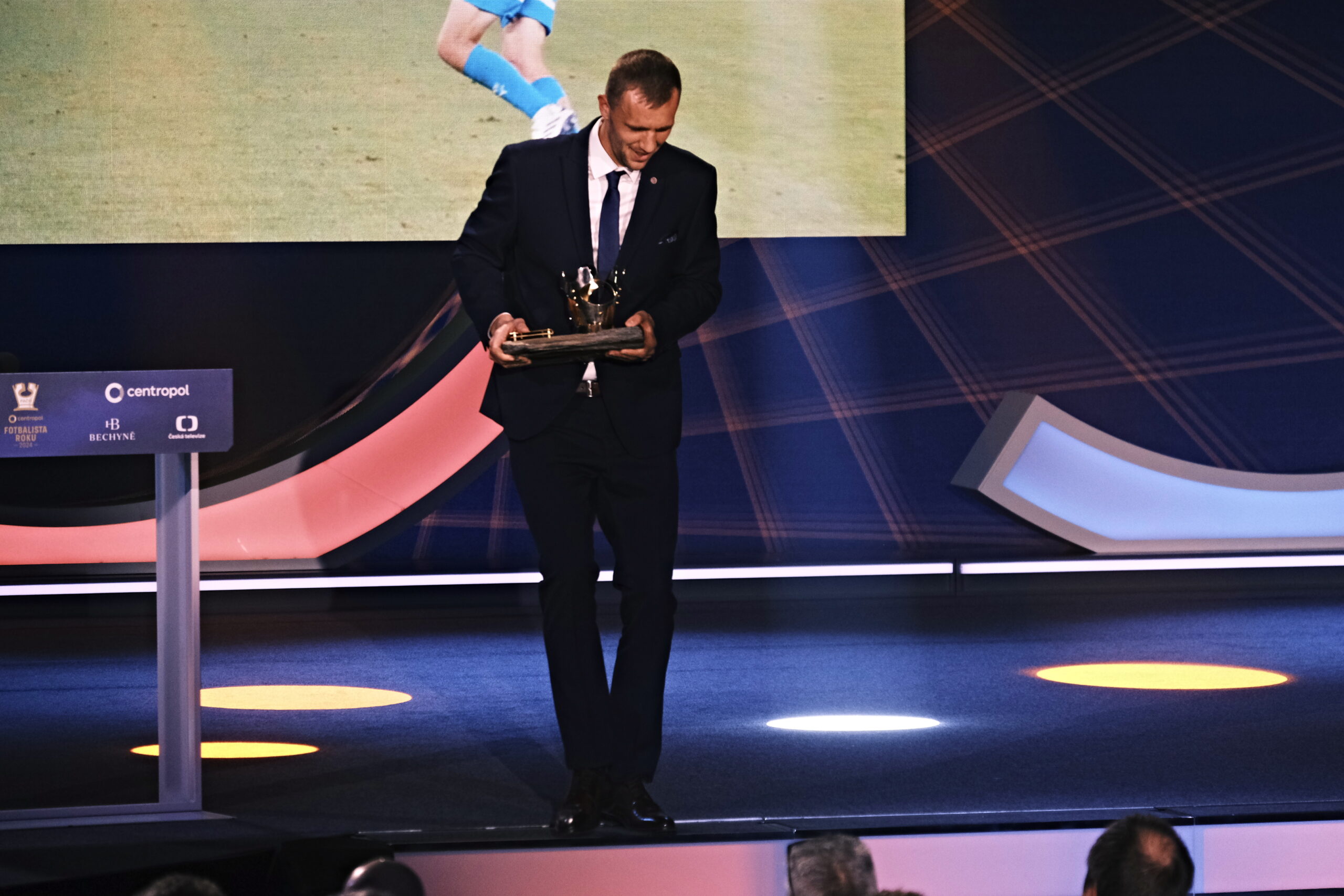 Fotbalista roku za dveřmi. Obhájí vítězství Tomáš Souček? Máme pro vás predikce