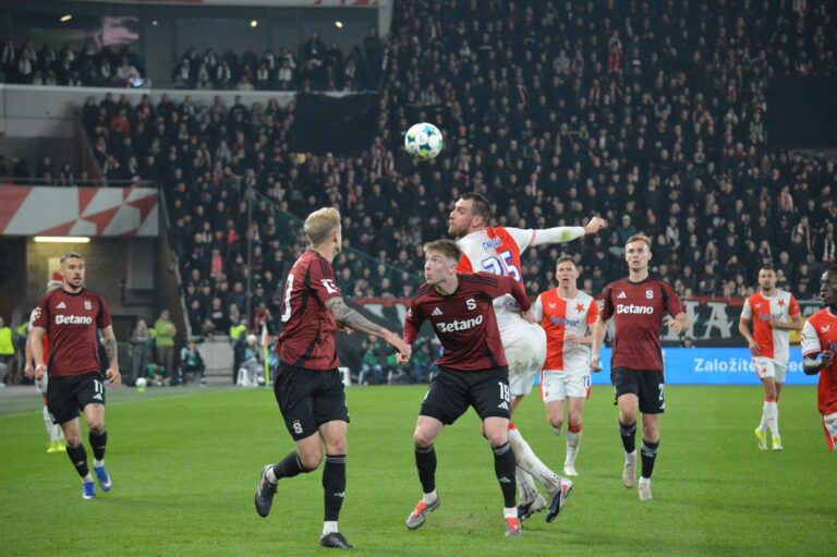 O titulu rozhodnuto. Sparťanské akcie klesly po derby na nulu