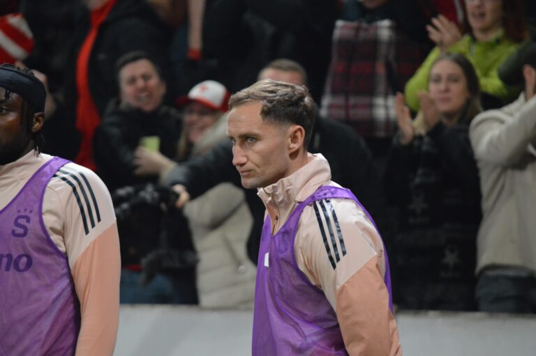 Komentář: Nakopnutí Jana Kuchty muselo něco předcházet. V tunelu se občas dějí šílenosti