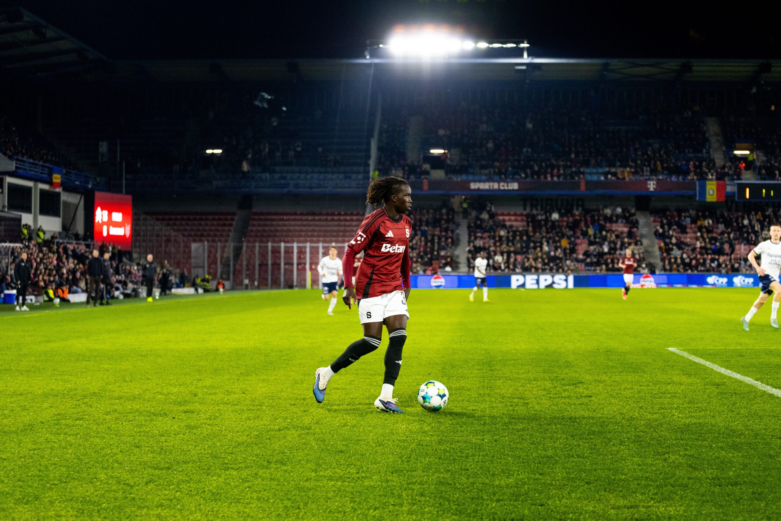 Sparta dělá přesně to, co Rosický kritizoval u Slavie. Béčko je přesto poslední